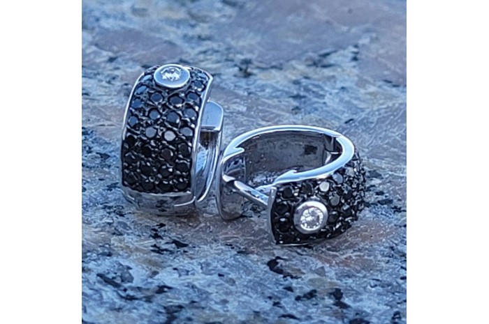 Pendientes oro y diamantes blancos y negros